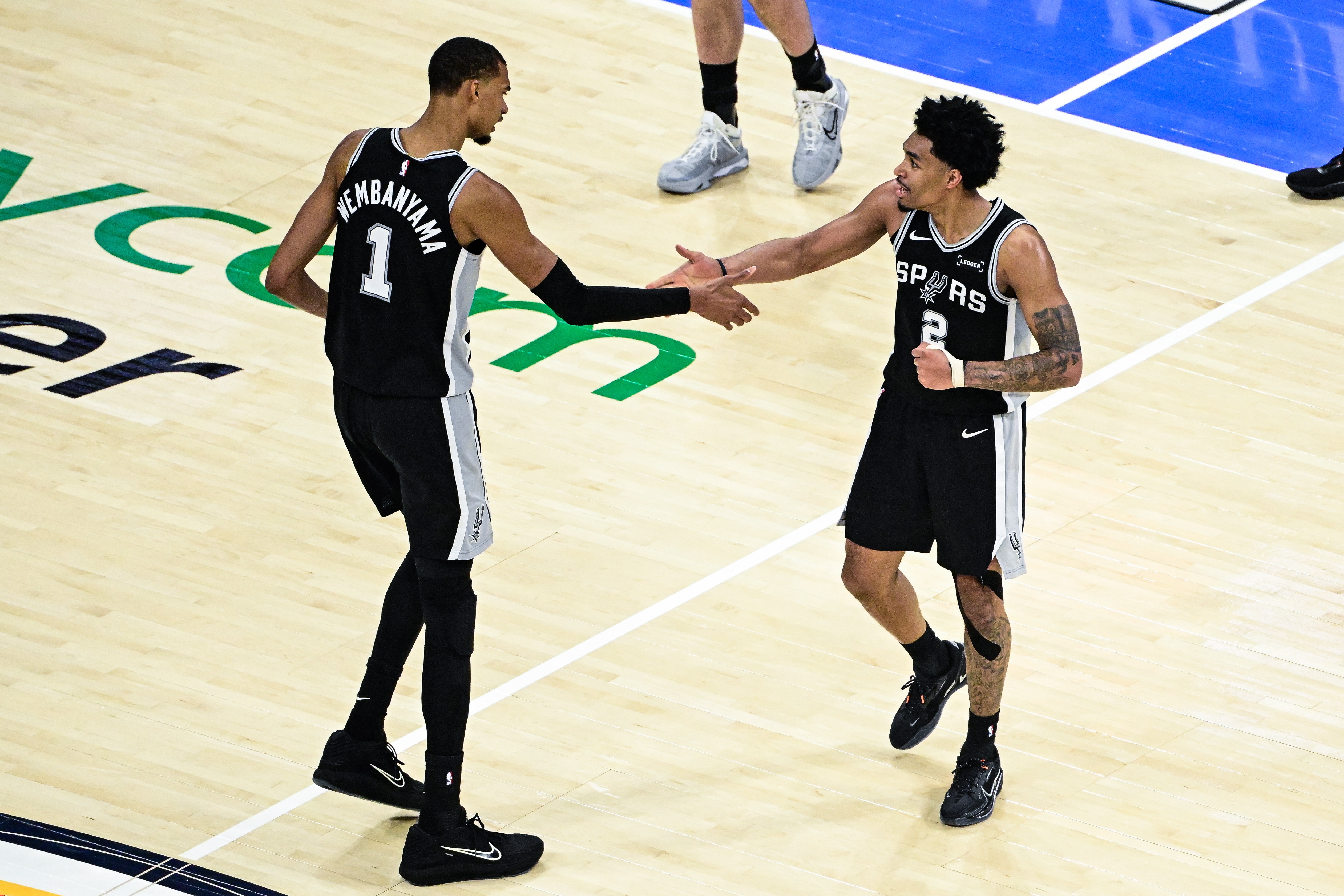 福克斯 vs 哈珀：文班搭档效率差值达11.9分 马刺总决赛1-3陷绝境