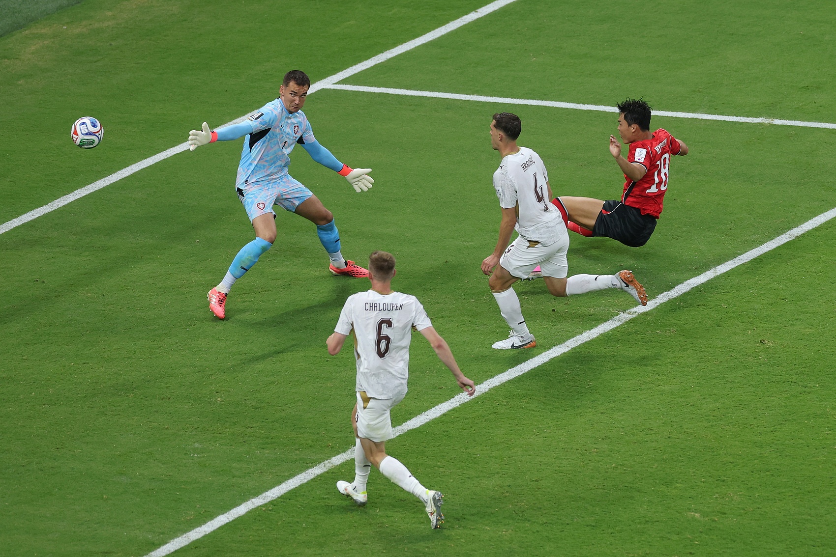 遭韩国2-1逆转，捷克球员：他们让我们三分钟碰不到球，逼抢完全没用