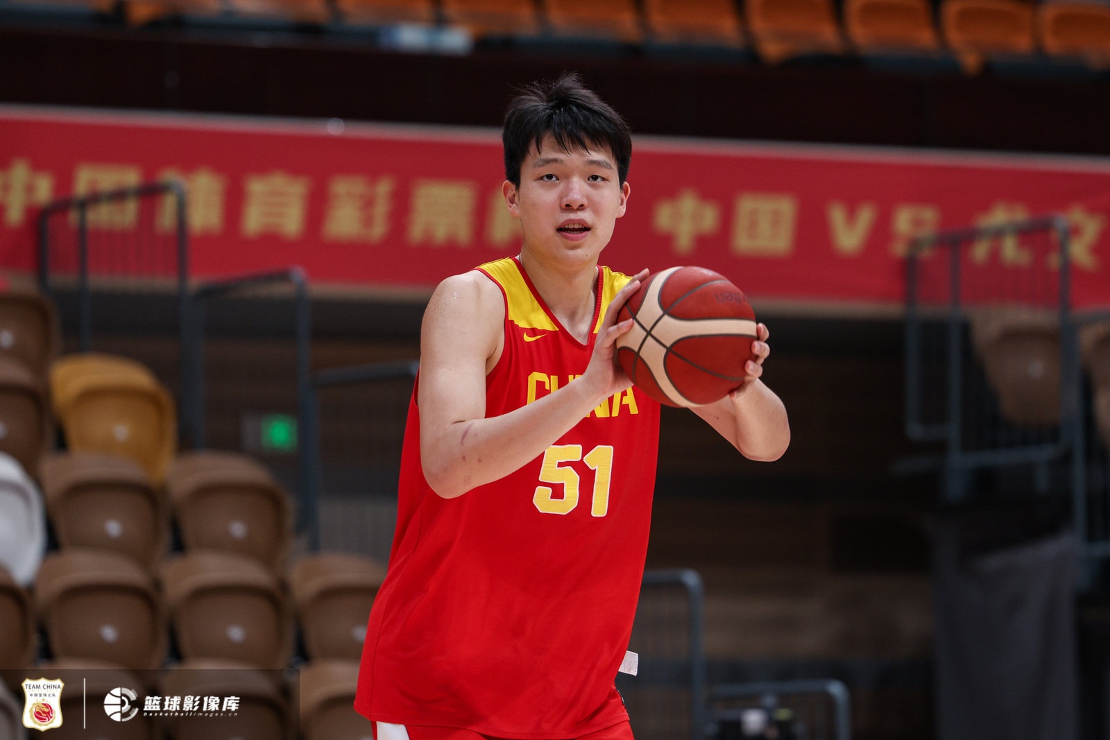 杨瀚森确定出战对荷兰,NBA合同限制致其缺席中澳战 杨瀚森确定出战对荷兰,NBA合同限制致其缺席中澳战