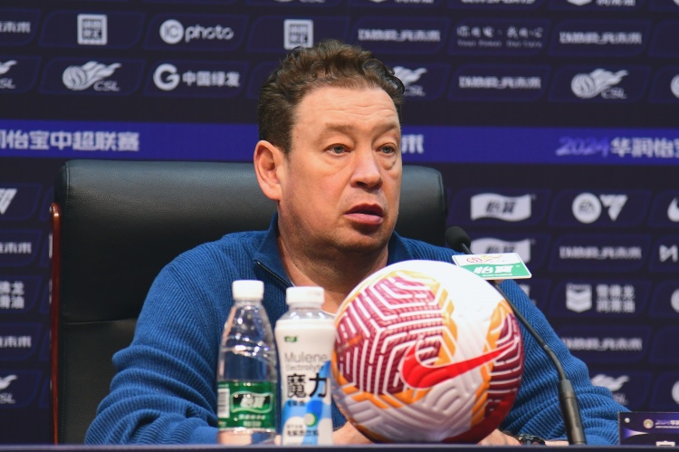 斯卢茨基今晨离沪返莫斯科 于汉超机场送行