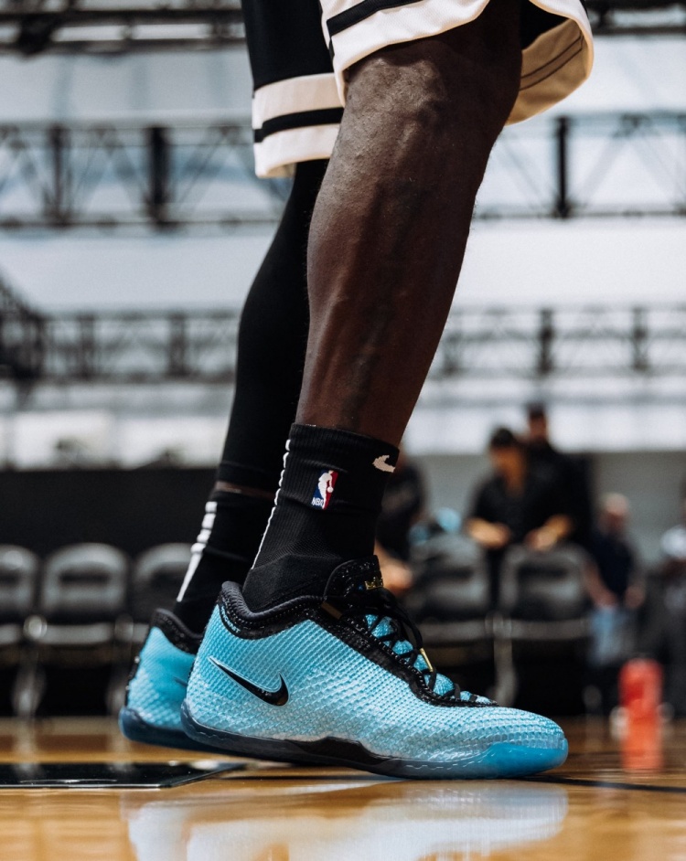 詹姆斯上脚LeBron 24训练 第24代勒布朗正代确认已在路上 詹姆斯上脚LeBron 24训练 第24代勒布朗正代确认已在路上