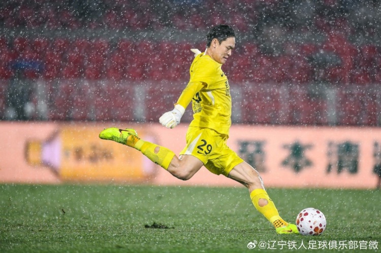 辽宁铁人1-2深圳新鹏城 姜至鹏角球绝杀逆转