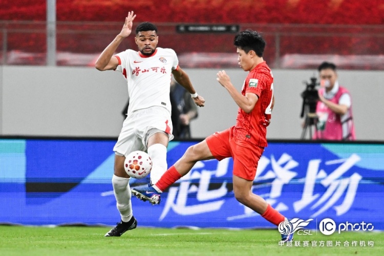 上海海港2-1青岛海牛,下一场海港队将客场对阵深圳新鹏城队 上海海港2-1青岛海牛,下一场海港队将客场对阵深圳新鹏城队
