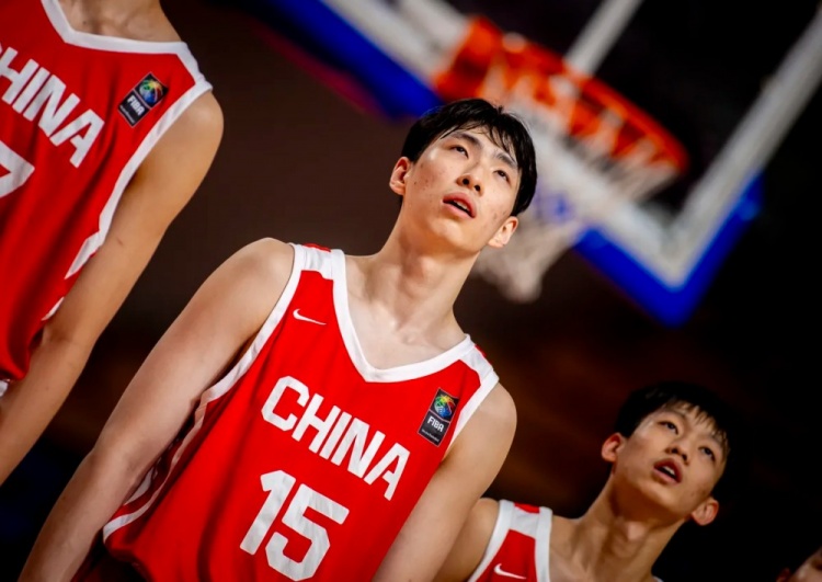 篮板35-57!中国U18男篮前场板6-26 对手两人分别抢7个&8个前场板