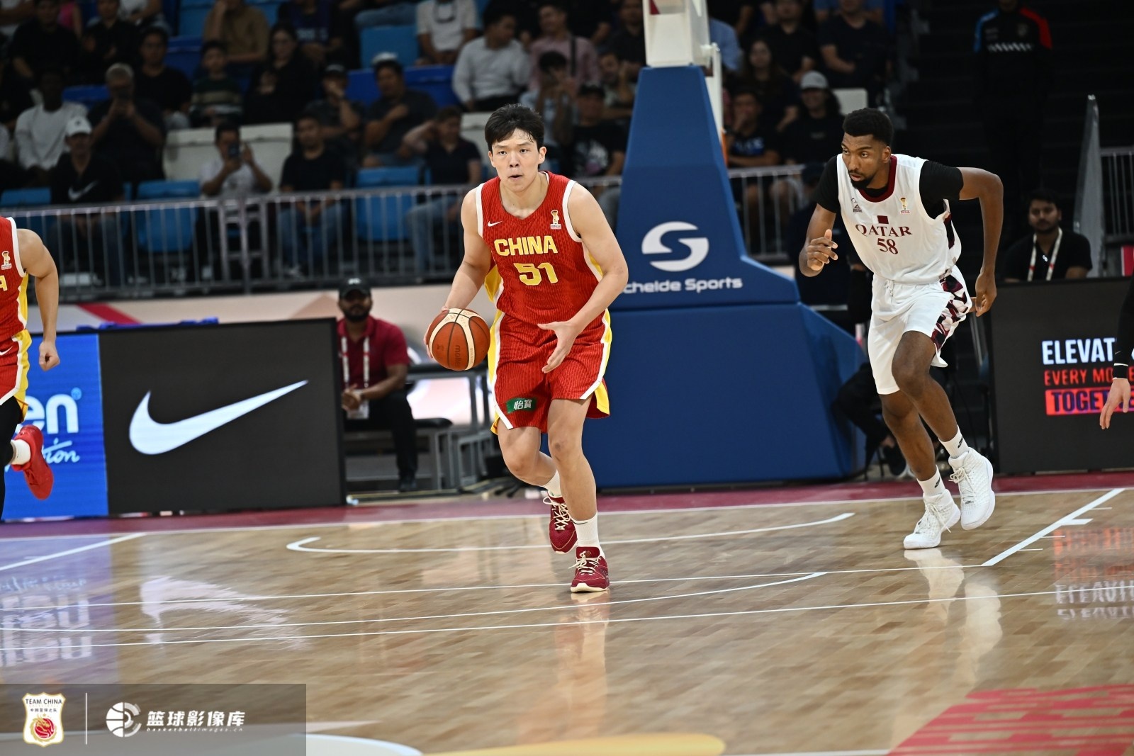 中国青年报:中国男篮拿下关键一战 杨瀚森的球权明显提升 中国青年报:中国男篮拿下关键一战 杨瀚森的球权明显提升