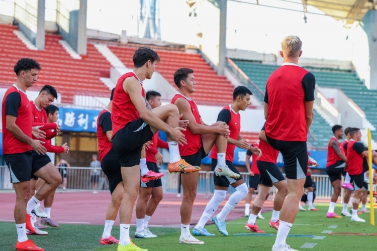 阿洛伊西:球队目前备战状态十分出色,清楚明天这场有特殊意义 阿洛伊西:球队目前备战状态十分出色,清楚明天这场有特殊意义