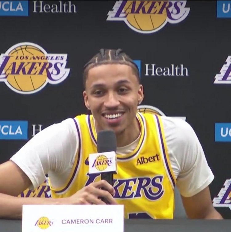 湖人24号秀卡尔谈媒体日：感觉又回到了开学第一天 这让我超兴奋